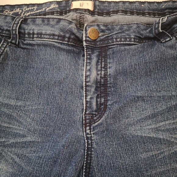DC Jeans Ladies Size 20 Medium Wash Slightly Curvy Distressed Front Jeans - Picture 4 of 10